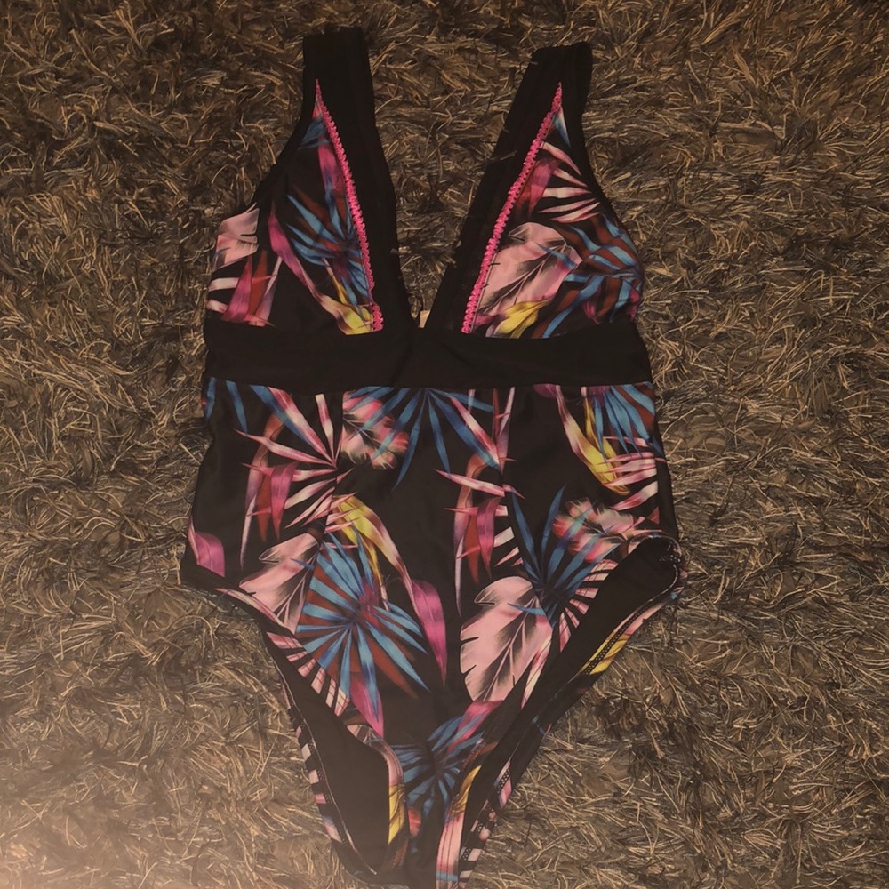 Brand new bathing suit / never worn